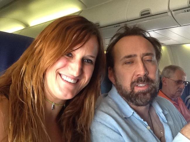 Svegliare Nicolas Cage per un selfie. Buona idea