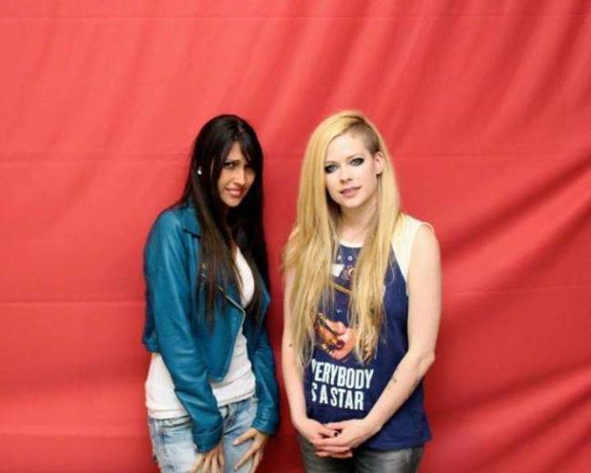 Avril Lavigne non vuole essere toccate nelle foto col pubblico