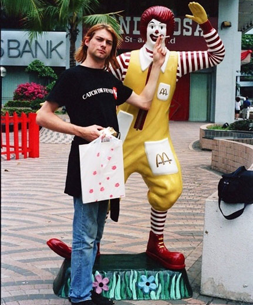 mcdonald-statue-cigarette-drag