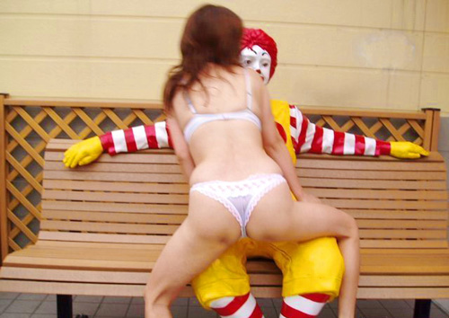 mcdonald-statue-underwear-sex