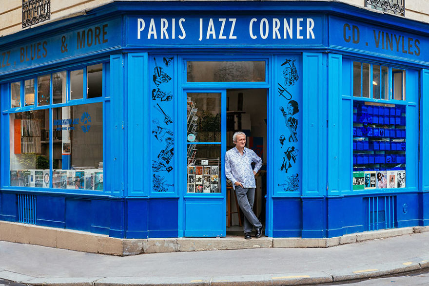 the-story-behind-these-iconic-parisian-storefronts-5809c93dc699f__880