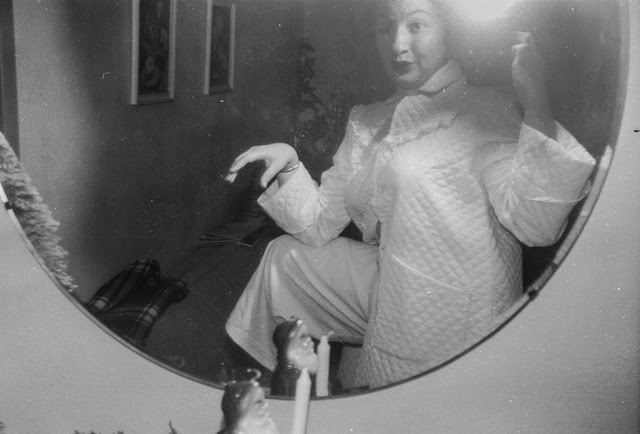 Vintage Snapshots of Self-Portraits from between the 1930s and 40s (13)