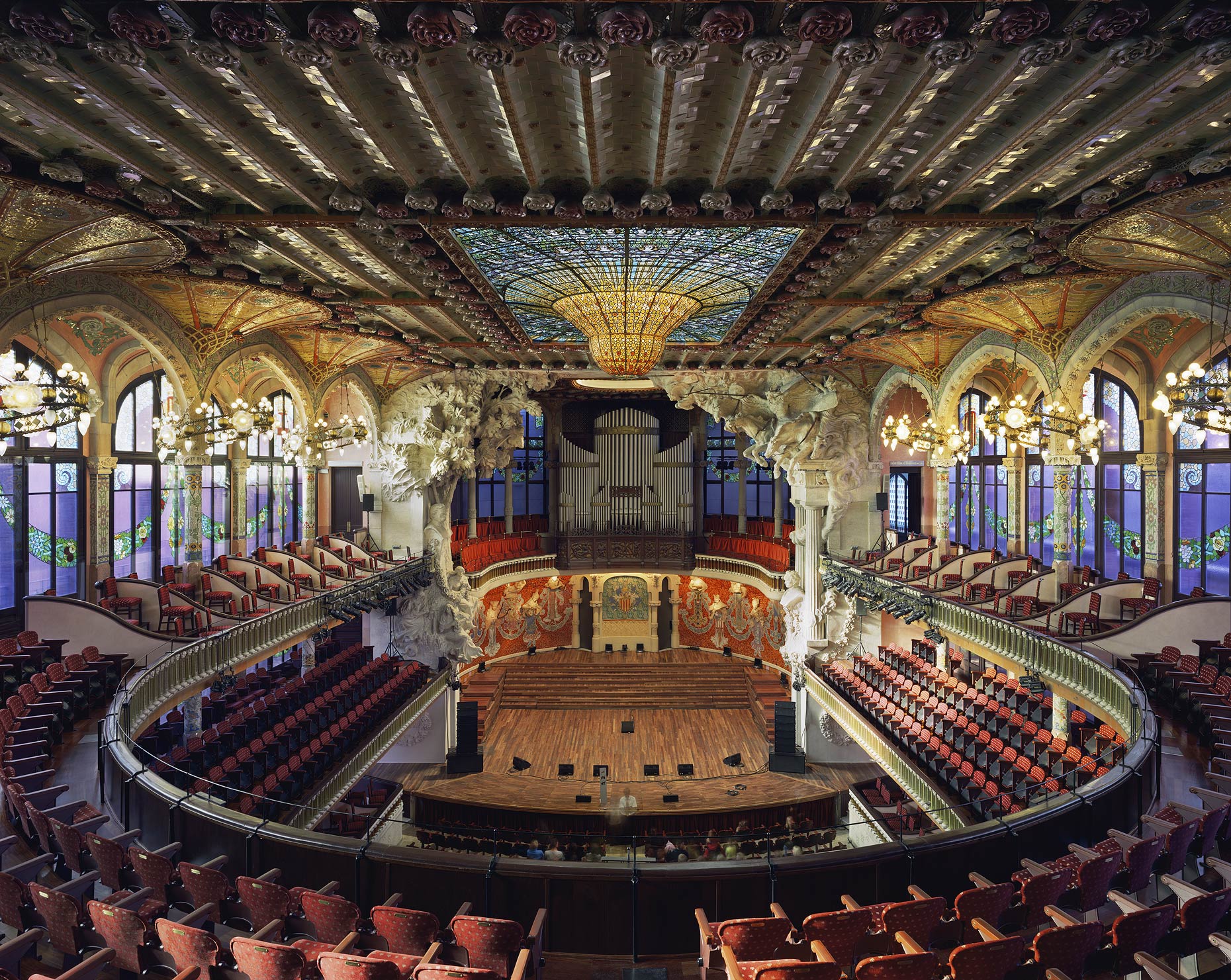 Театры разных стран. Palau de la música Catalana Барселона. Дворец каталонской музыки в Барселоне. Дэвид Левенти оперный театр. Дворец каталонской музыки, Испания, Барселона..